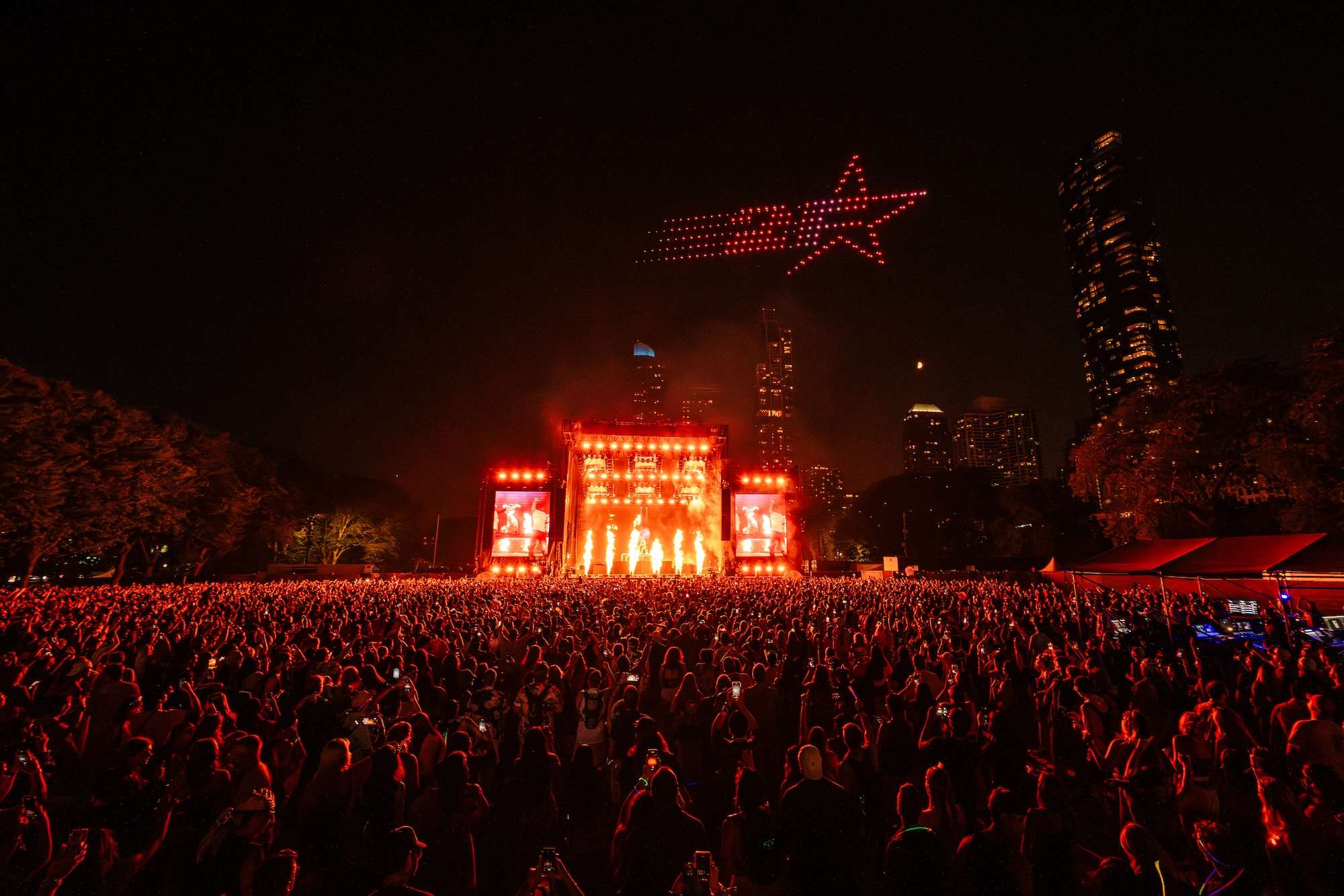 Two Friends’ Explosive Lolla Set Features Star Power, Fresh Tracks & Drone Magic 12 Two Friends’ Explosive Lolla Set Features Star Power, Fresh Tracks & Drone Magic 11