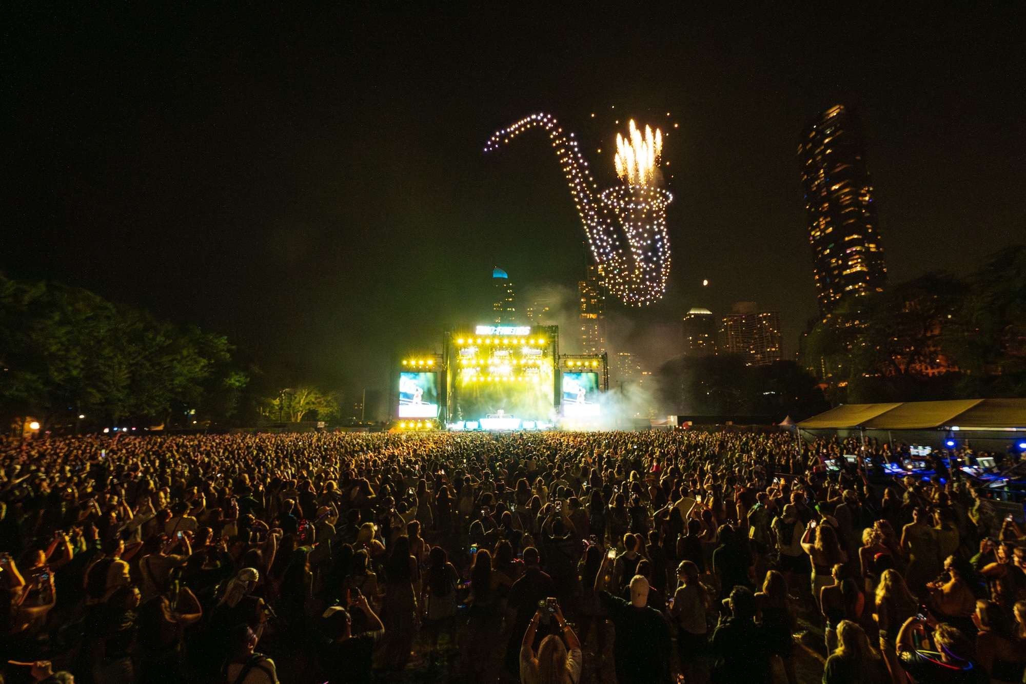 Two Friends’ Explosive Lolla Set Features Star Power, Fresh Tracks & Drone Magic 14 Two Friends’ Explosive Lolla Set Features Star Power, Fresh Tracks & Drone Magic 13