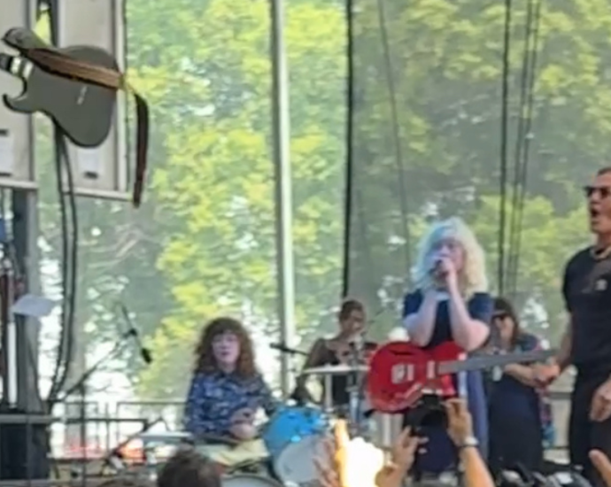 Lollapalooza Day 1: Surprise Stars and Soaring Guitars 2