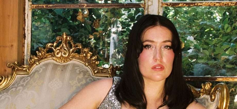 Los Angeles Artist myah Announces Debut Album i don't know what i'm feeling, Shares Shimmering New Single “glitter” 1 Los Angeles Artist myah Announces Debut Album i don't know what i'm feeling, Shares Shimmering New Single “glitter”