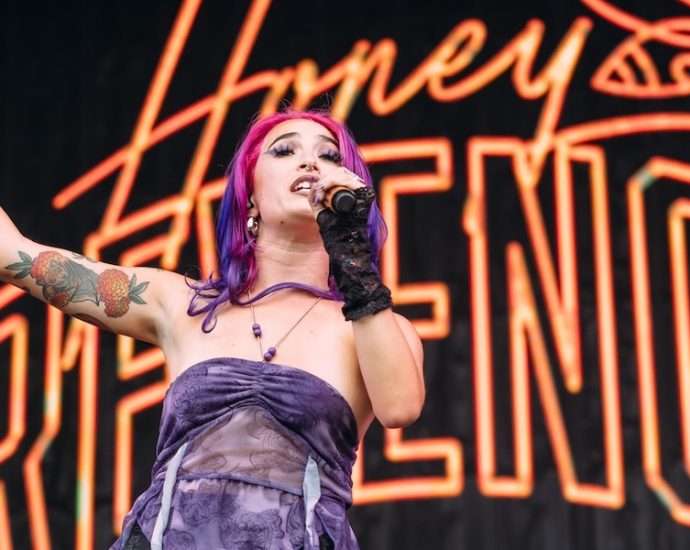 Honey Revenge Live at Riot Fest [GALLERY] 1