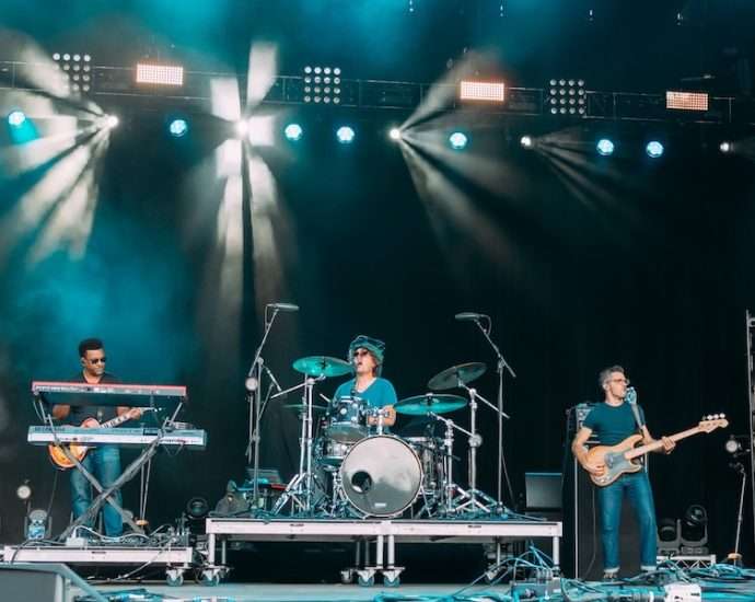 Hanson Live at Riot Fest [GALLERY]