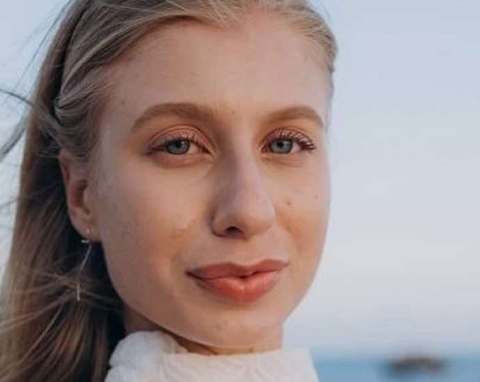 Experience the Radiant Strength of Christine Yevkova’s “Walk Away” – Song of the Day 3 Experience the Radiant Strength of Christine Yevkova’s “Walk Away” – Song of the Day