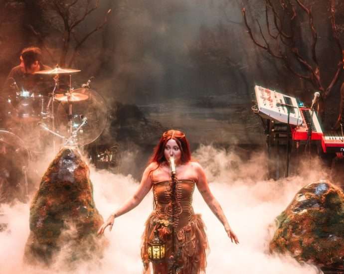 Noah Cyrus Live at Chicago’s Vic Theatre: A Magical Night in Photos