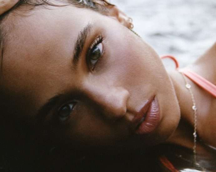 María Isabel Releases Radiant New Single “Suiza” Produced by El Guincho