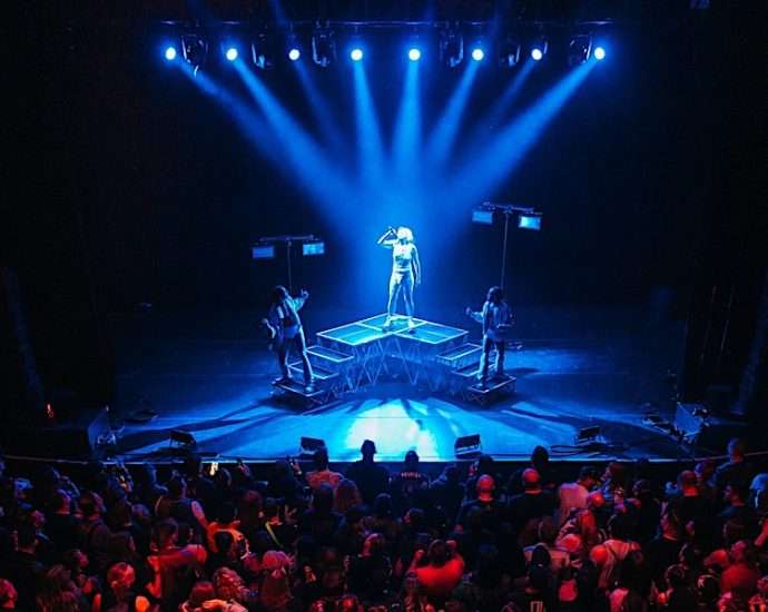 Peaches’ Unforgettable Chicago Performance Captured in Exclusive Photos