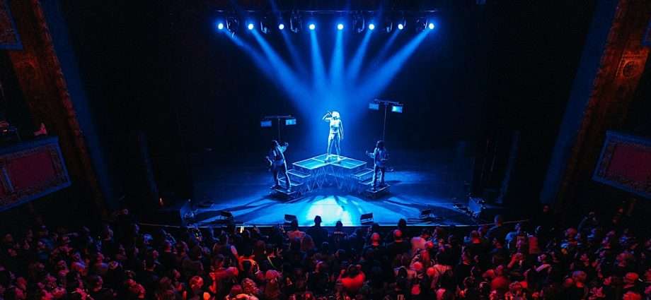 Peaches’ Unforgettable Chicago Performance Captured in Exclusive Photos