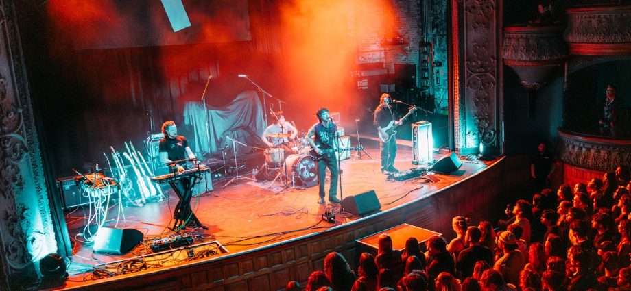 Telescreens Rock Thalia Hall: Exclusive Live Photo Gallery