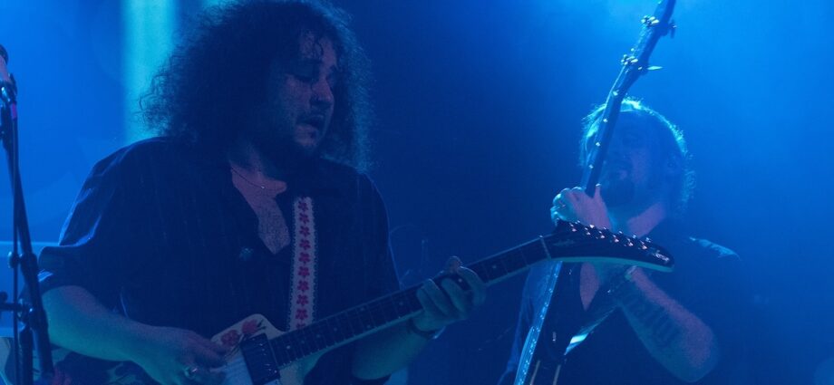 Alt-Rock Powerhouse King Falcon Proves Des Rocs Fans Should Arrive Early​
