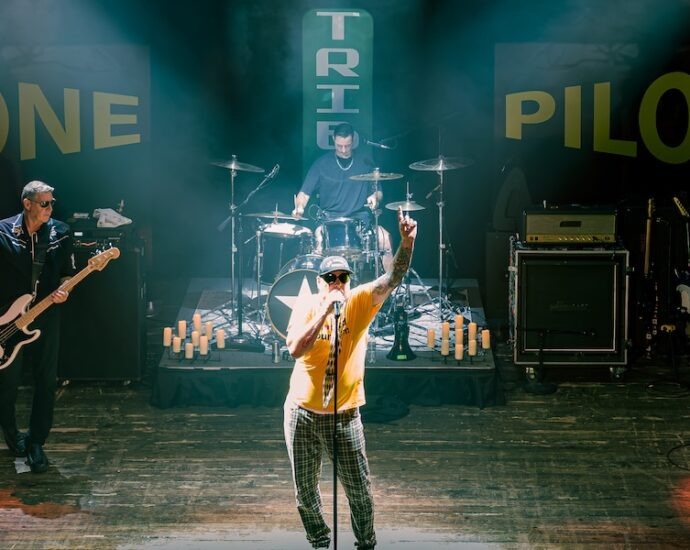 Fur Coats and Headbanging: Stone Tribute Pilots and Down Rodeo Ignite Chicago's House of Blues