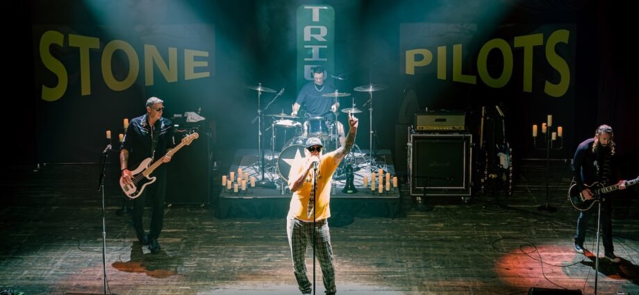 Fur Coats and Headbanging: Stone Tribute Pilots and Down Rodeo Ignite Chicago's House of Blues 1 Fur Coats and Headbanging: Stone Tribute Pilots and Down Rodeo Ignite Chicago's House of Blues