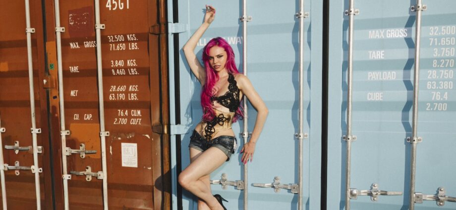 How Adéla’s “Ain’t In LA” Challenges the American Dream