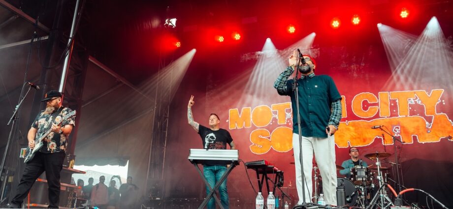 Motion City Soundtrack Live At Riot Fest [GALLERY]