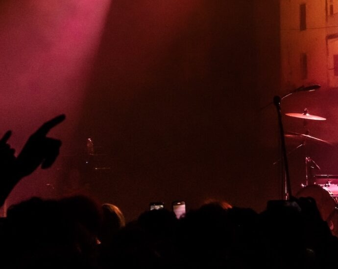 The Garden Opened a Portal to the Nineties at Chicago’s Riviera Theatre