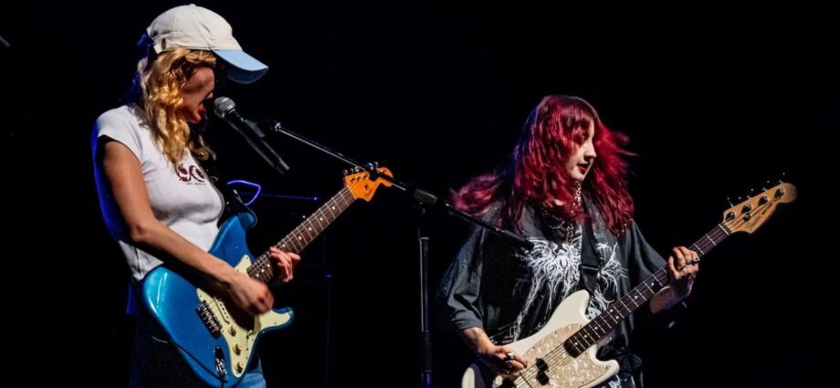Lambrini Girls Live At The Vic [GALLERY]