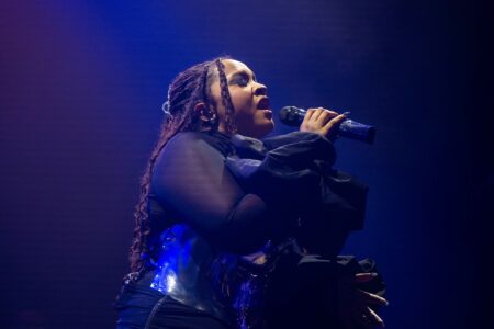Photo © 2026 by: <a href="https://www.instagram.com/caracolbajosol/" target="_blank" rel="noopener">Cara Col</a> Alex Isley Delivers An Unforgettable, Sold-Out Show At House Of Blues 5