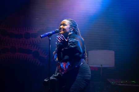 Photo © 2026 by: <a href="https://www.instagram.com/caracolbajosol/" target="_blank" rel="noopener">Cara Col</a> Alex Isley Delivers An Unforgettable, Sold-Out Show At House Of Blues 7