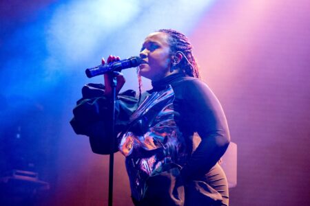 Photo © 2026 by: <a href="https://www.instagram.com/caracolbajosol/" target="_blank" rel="noopener">Cara Col</a> Alex Isley Delivers An Unforgettable, Sold-Out Show At House Of Blues 1