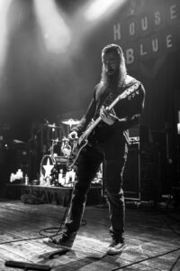 Photo © 2026 by: Felix Jen Fur Coats and Headbanging: Stone Tribute Pilots and Down Rodeo Ignite Chicago's House of Blues 24