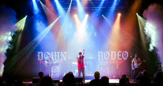 Photo © 2026 by: Felix Jen Fur Coats and Headbanging: Stone Tribute Pilots and Down Rodeo Ignite Chicago's House of Blues 19