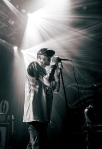Photo © 2026 by: Felix Jen Fur Coats and Headbanging: Stone Tribute Pilots and Down Rodeo Ignite Chicago's House of Blues 10