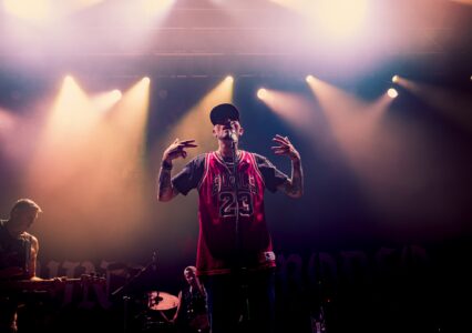 Photo © 2026 by: Felix Jen Fur Coats and Headbanging: Stone Tribute Pilots and Down Rodeo Ignite Chicago's House of Blues 6