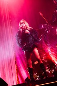 20 Incredible Photos of Suki Waterhouse's Lollapalooza Aftershow 12