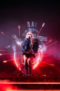 20 Incredible Photos of Suki Waterhouse's Lollapalooza Aftershow 1