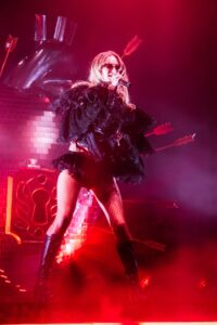 20 Incredible Photos of Suki Waterhouse's Lollapalooza Aftershow 15