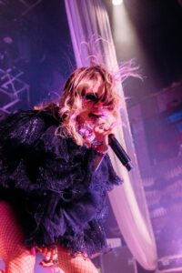 20 Incredible Photos of Suki Waterhouse's Lollapalooza Aftershow 5