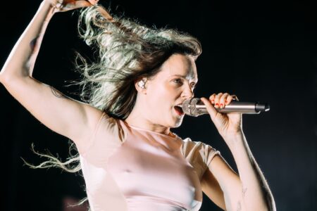 Tove Lo Brings Her Unapologetic Energy to Chicago’s Salt Shed 17
