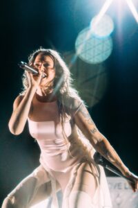 Tove Lo Brings Her Unapologetic Energy to Chicago’s Salt Shed 12